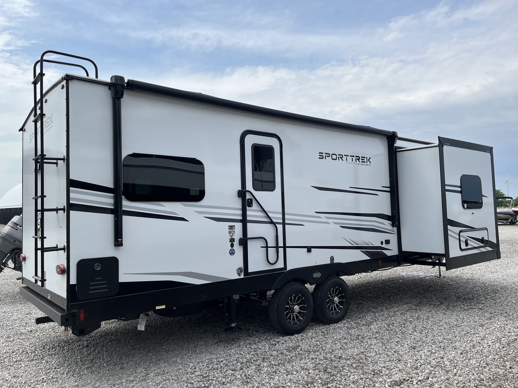 2005 Four Winns H170