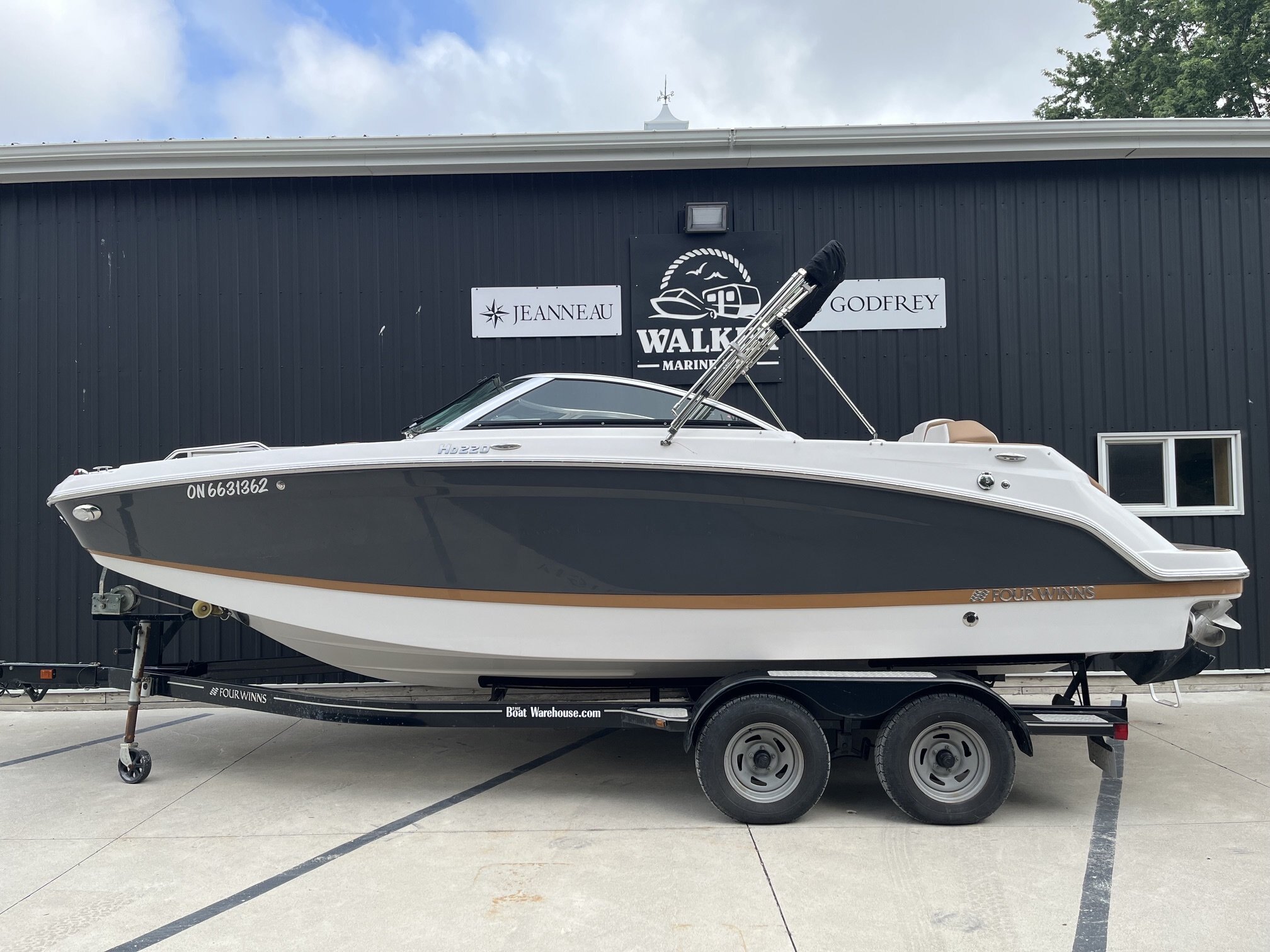 2020 Rinker 270EX