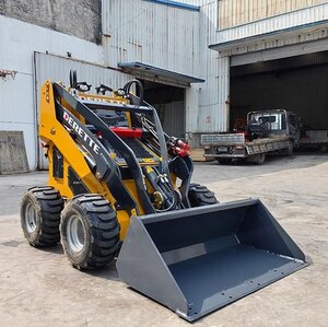 Derette DRT 480i Mini Skid Steer Loader with Standard Bucket