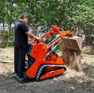 Derette T800 Mini Skid Steer Loader with Standard Bucket