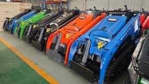 Derette V1000 Mini Skid Steer Loader with Standard Bucket