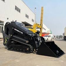Derette V1000 Mini Skid Steer Loader with Standard Bucket