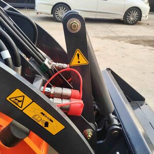 Derette DRT 320 Mini Skid Steer with Choice of Tracks or Wheels