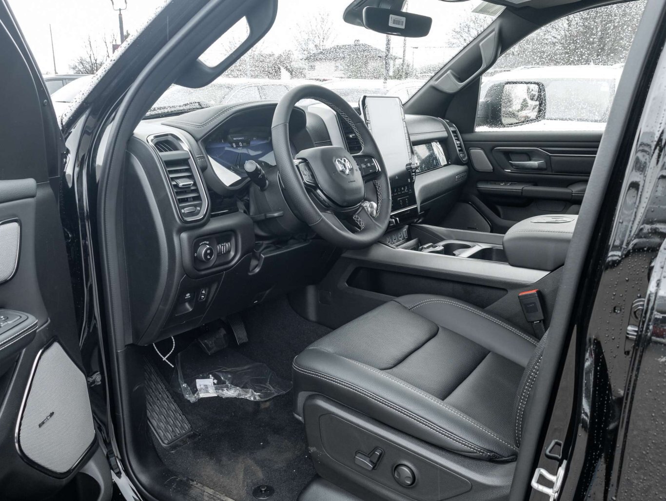 2026 Ram 1500 SPORT HEMI 3.92 AXLE RATIO PANO ROOF 4X4