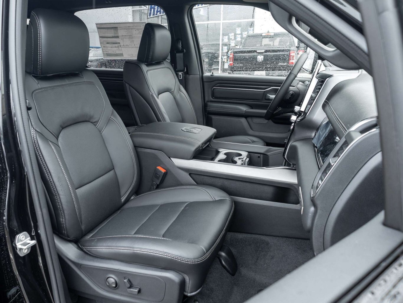 2026 Ram 1500 SPORT HEMI 3.92 AXLE RATIO PANO ROOF 4X4