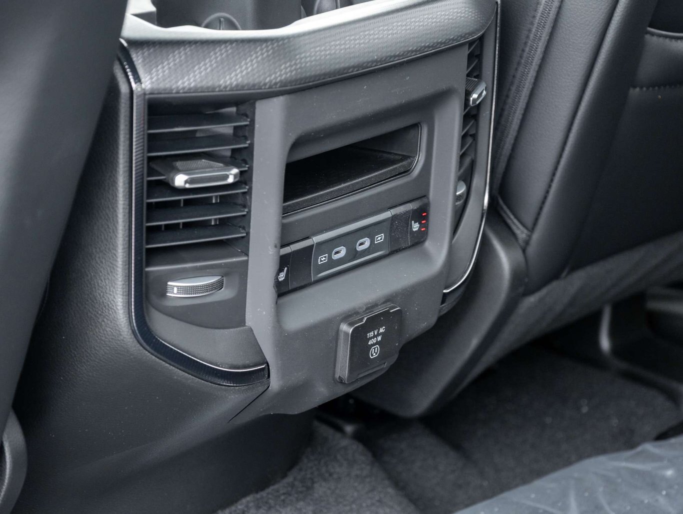 2026 Ram 1500 SPORT HEMI 3.92 AXLE RATIO PANO ROOF 4X4