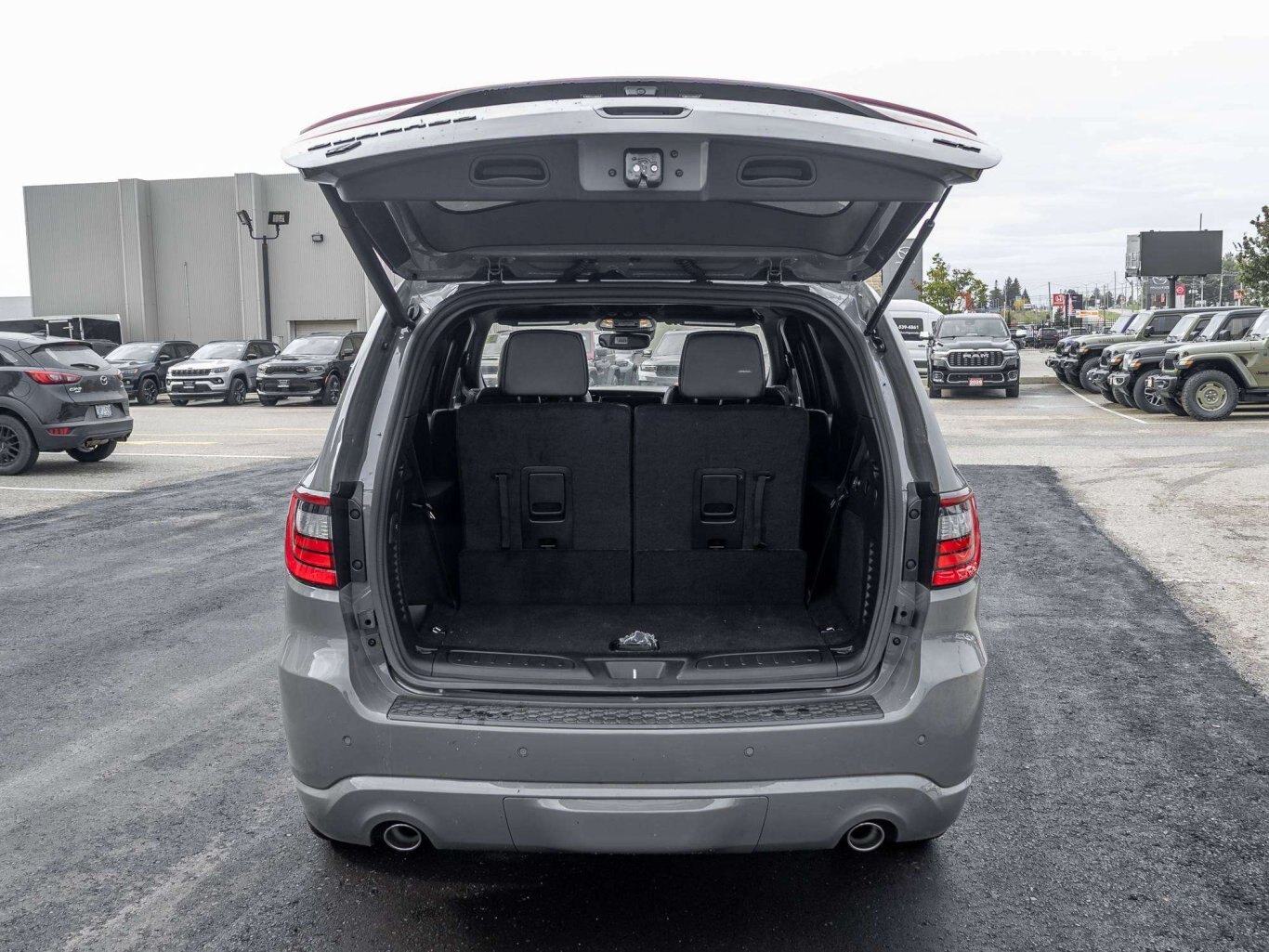 2026 Dodge Durango HEMI 7 PASSENGER BRAND NEW LOW KMS