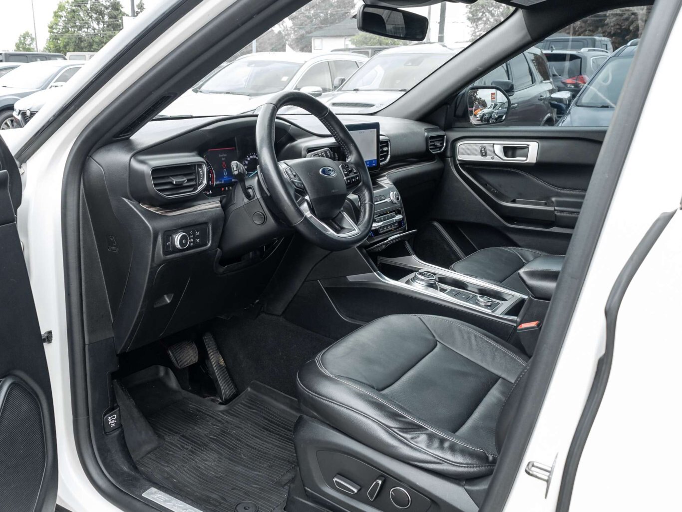 2020 Ford Explorer FRESH LOCAL TRADE 4WD 3RD ROW SEATING!