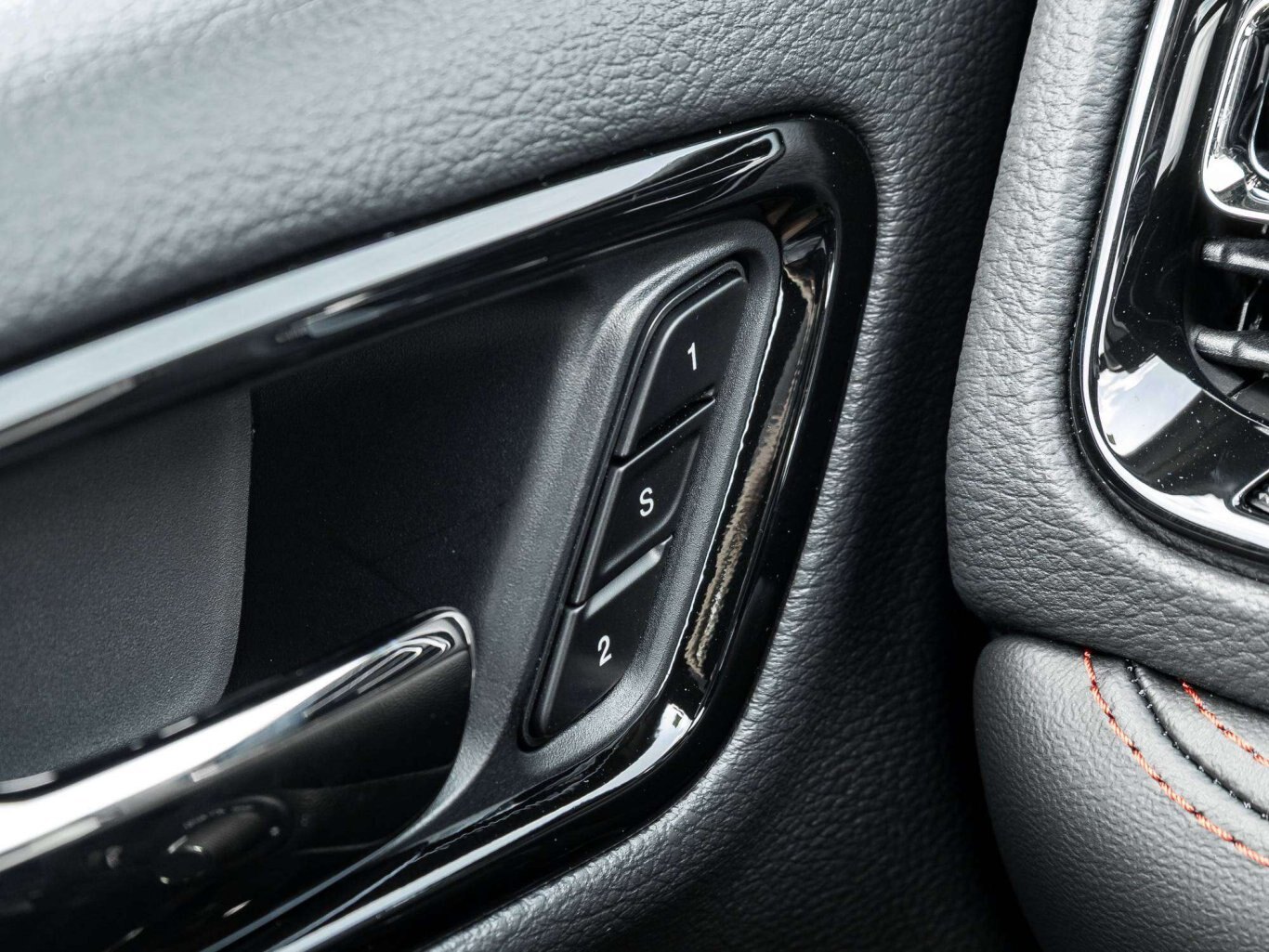 2026 Dodge Durango GT PLUS AWD BLIND SPOT WIRELESS CHARGER