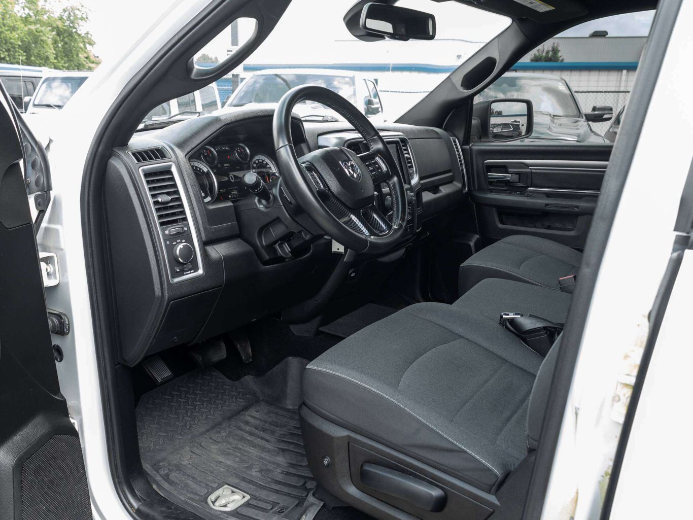 2021 Ram 1500 WARLOCK LUX PKG LOW KMS HEMI FRESH TRADE