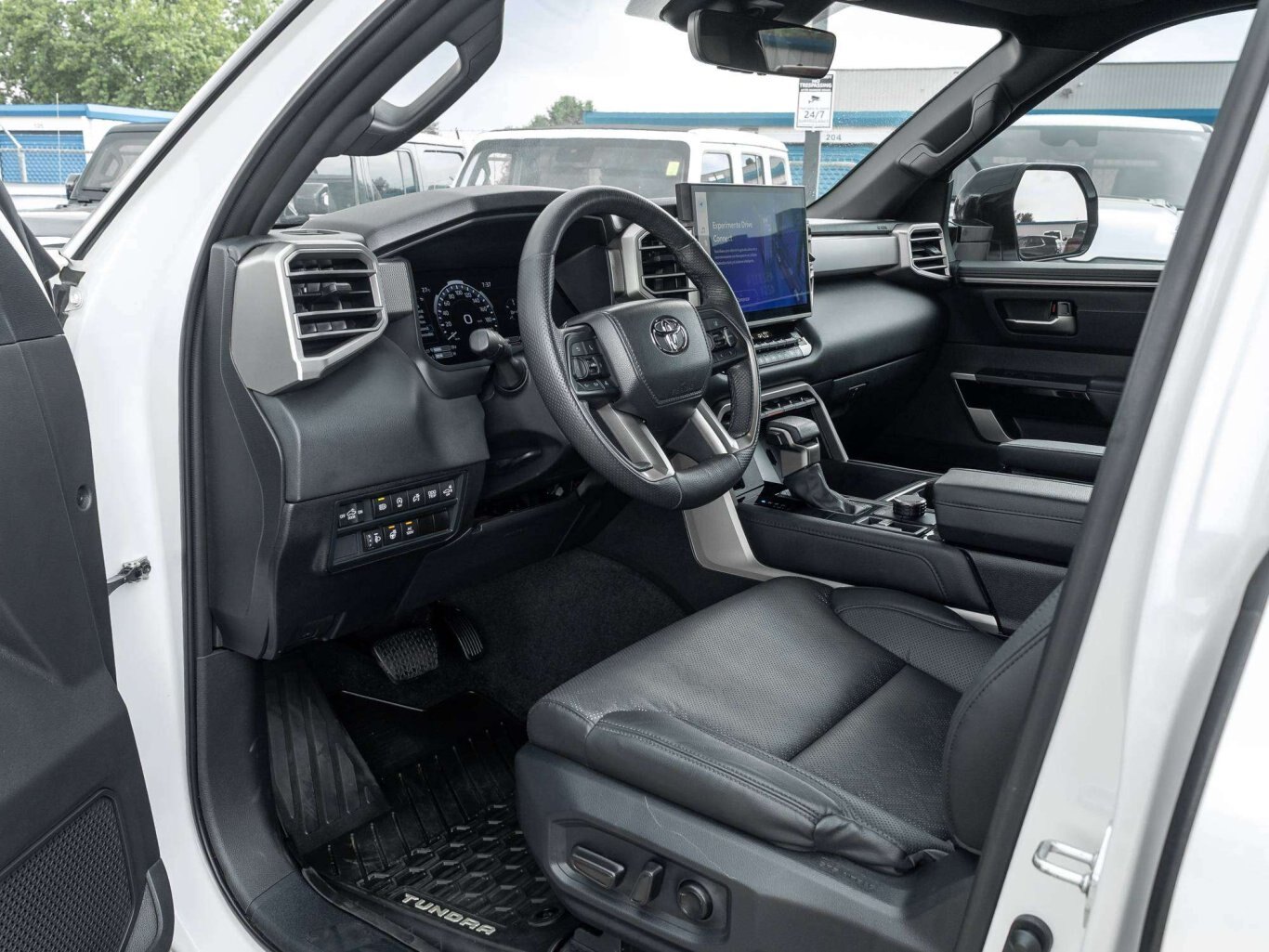 2025 Toyota Tundra LIMITED CREWMAX SUNROOF LEATHER