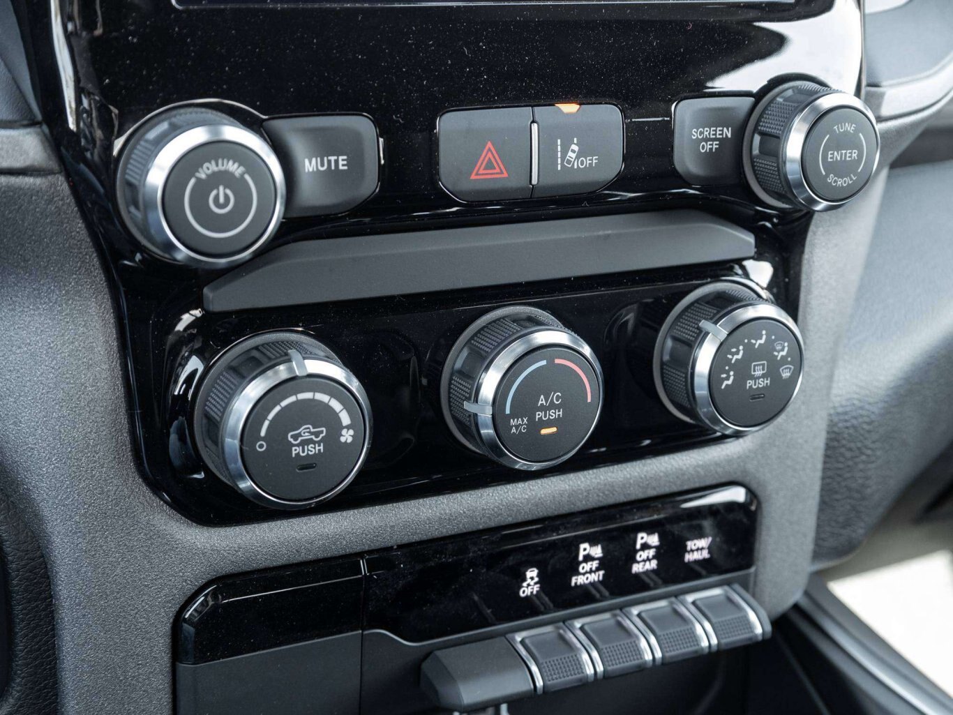 2027 Ram 1500 Express 4x4 Crew Cab 5'7 Box