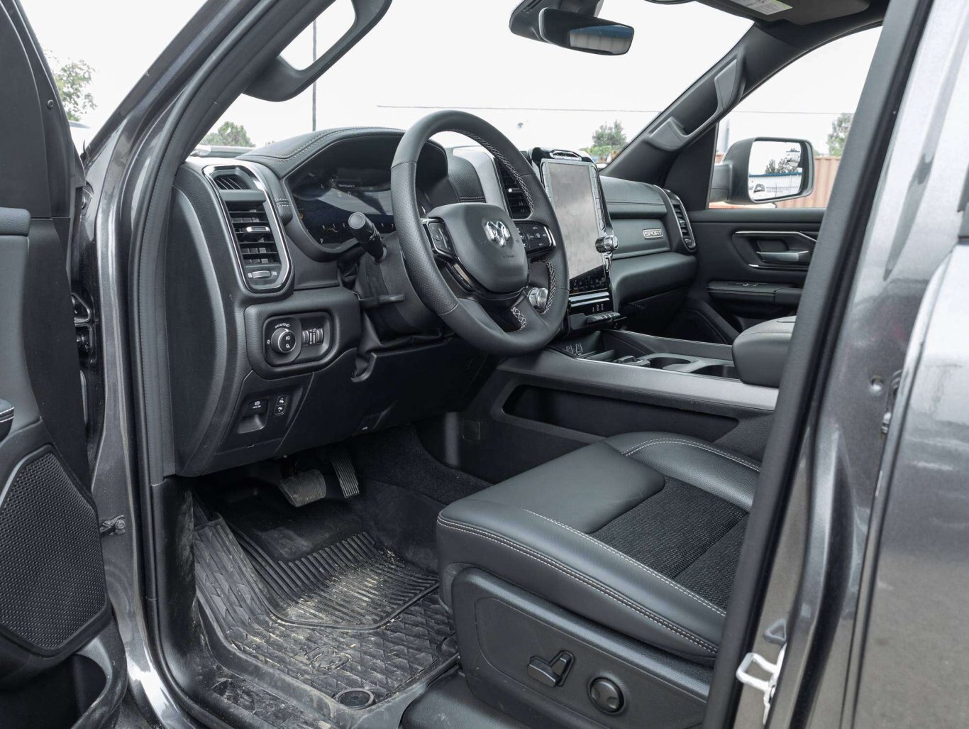 2026 Ram 1500 SPORT 3.92 REAR AXLE NAV HEATED SEATS/WHEEL