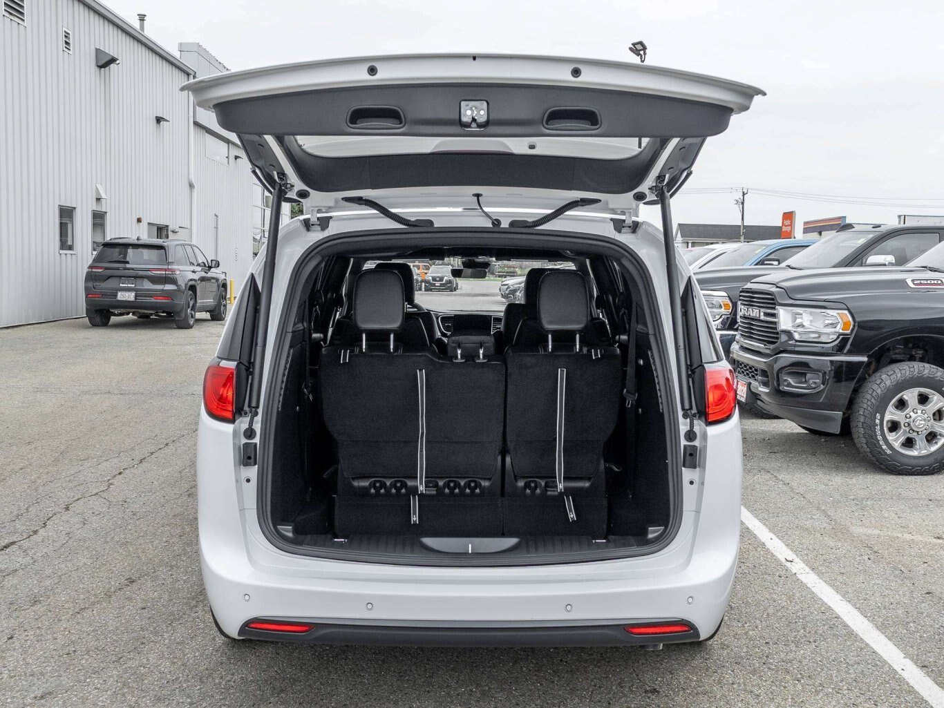 2027 Chrysler Grand Caravan SXT FULL STOW N GO BRAND NEW ORIGINAL VAN