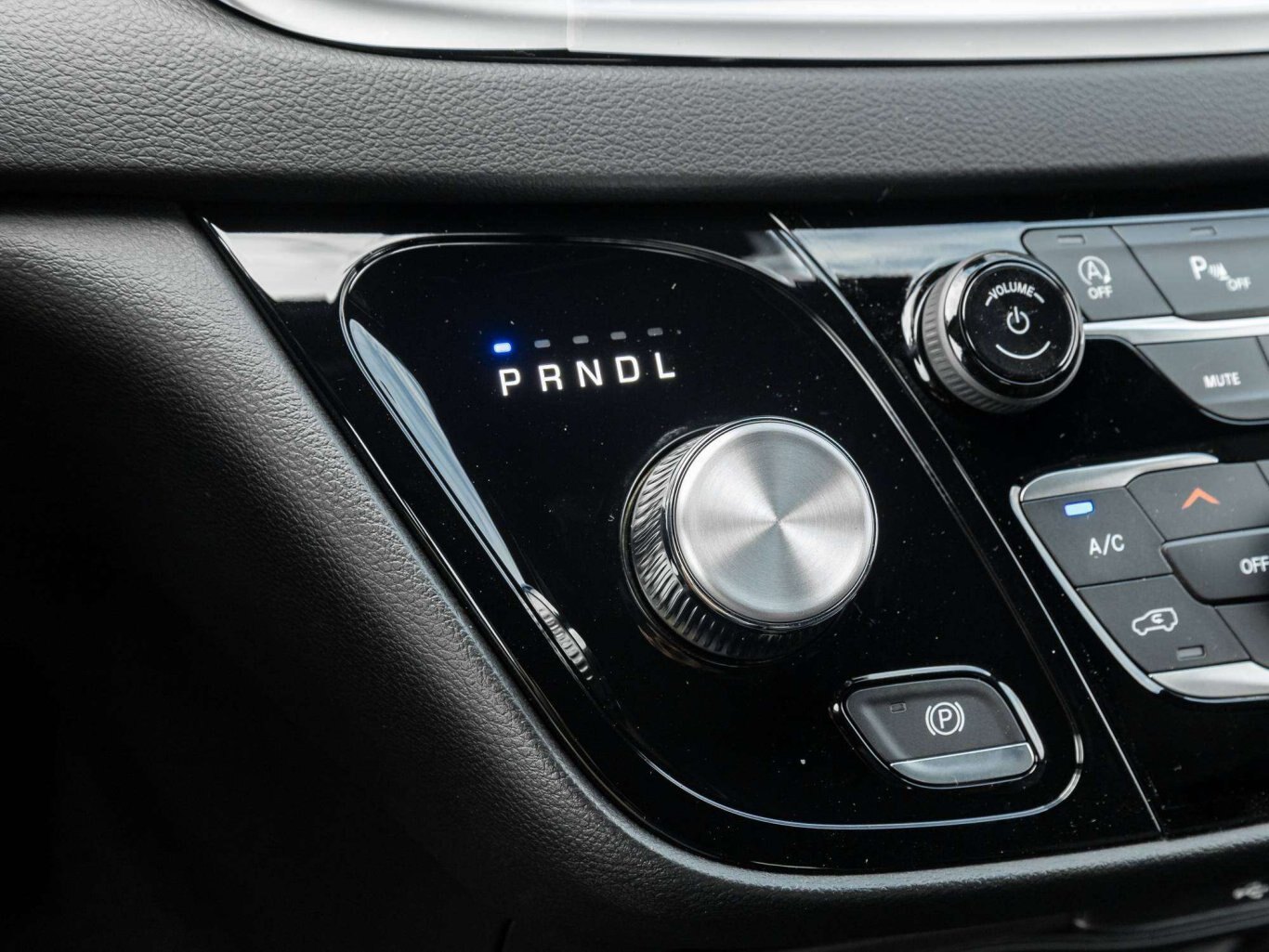 2027 Chrysler Grand Caravan SXT 2WD