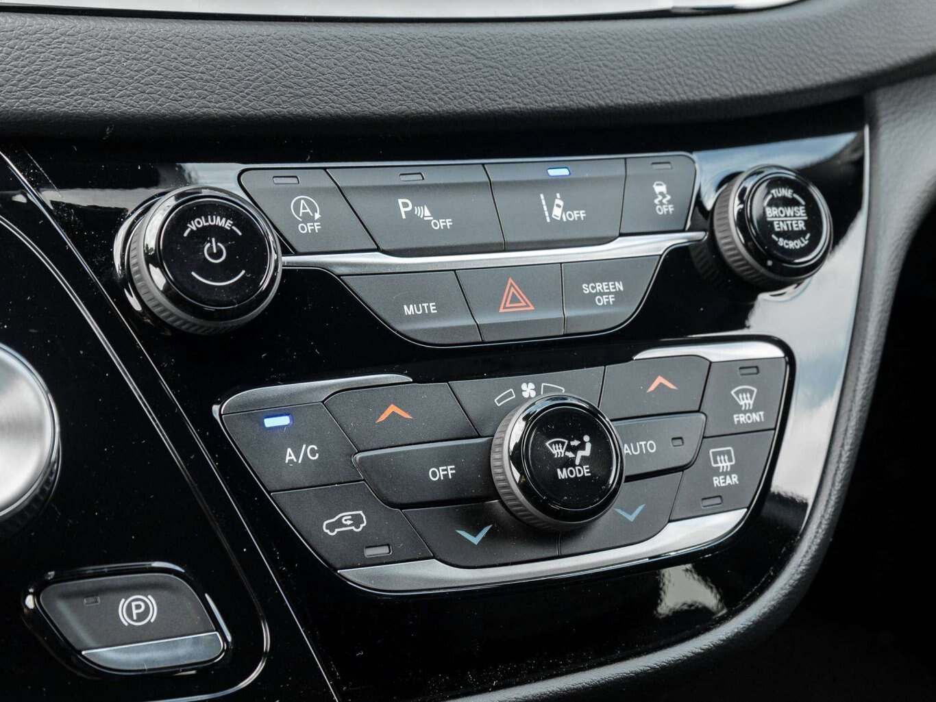 2027 Chrysler Grand Caravan SXT 2WD