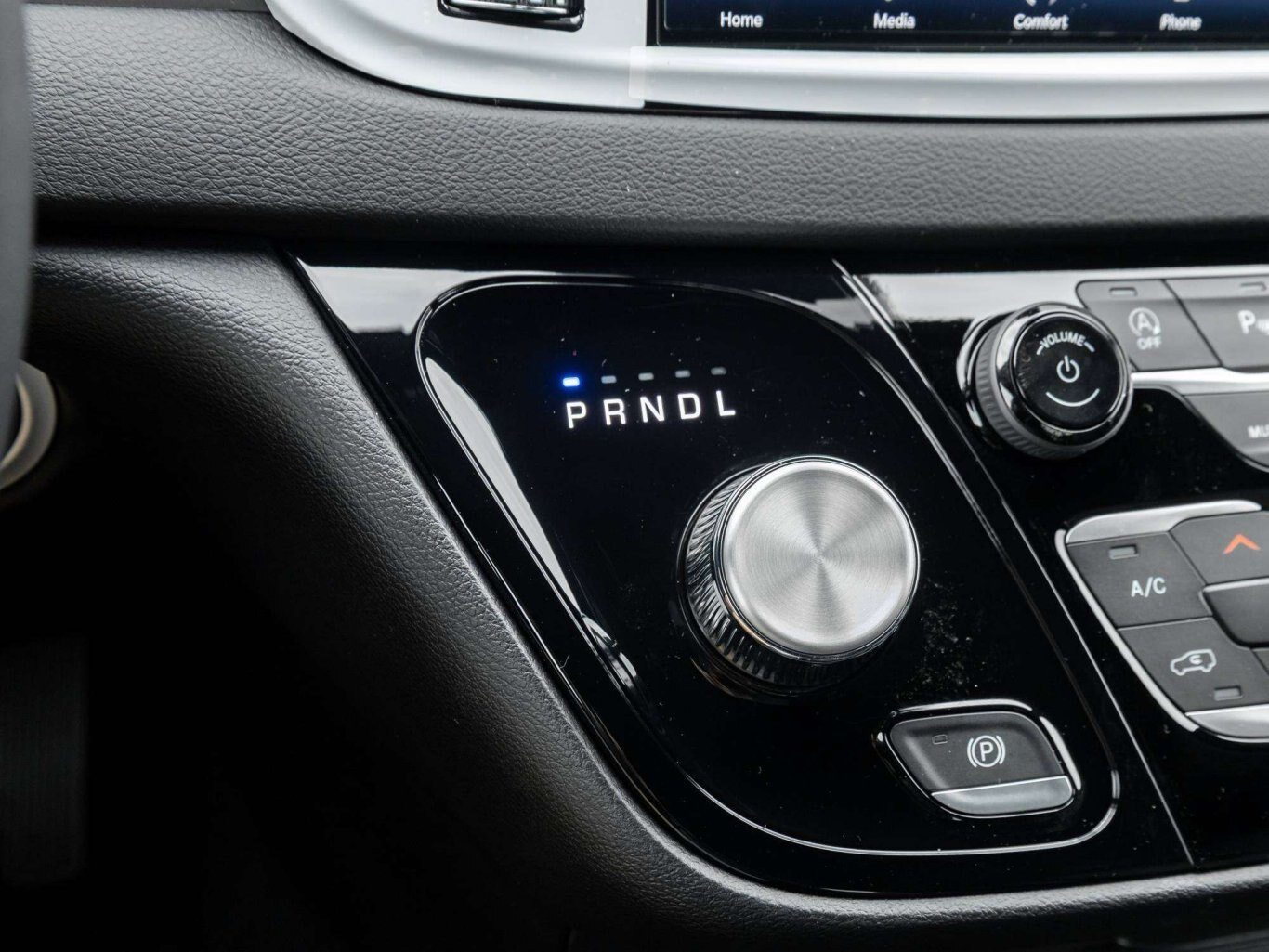 2027 Chrysler Grand Caravan SXT 2WD