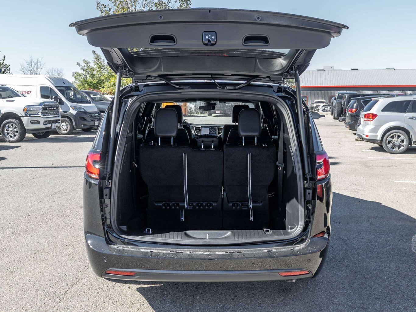 2027 Chrysler Pacifica SELECT ALL NEW DESIGN LOW RATES