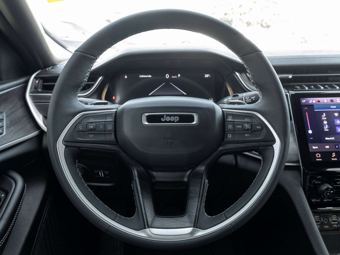 2025 Jeep Grand Cherokee LIMITED PANO BLACK TOP CAPTAINS LUXURY