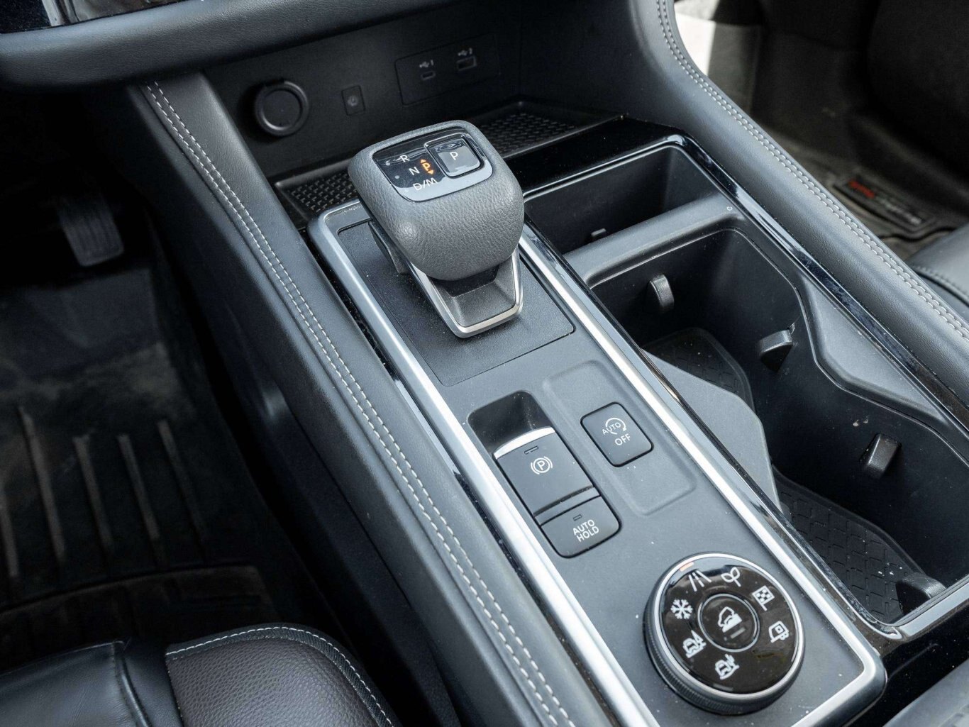 2024 Nissan Pathfinder PLATINUM SPECIAL FEATURE 7 PASSENGER LOADED
