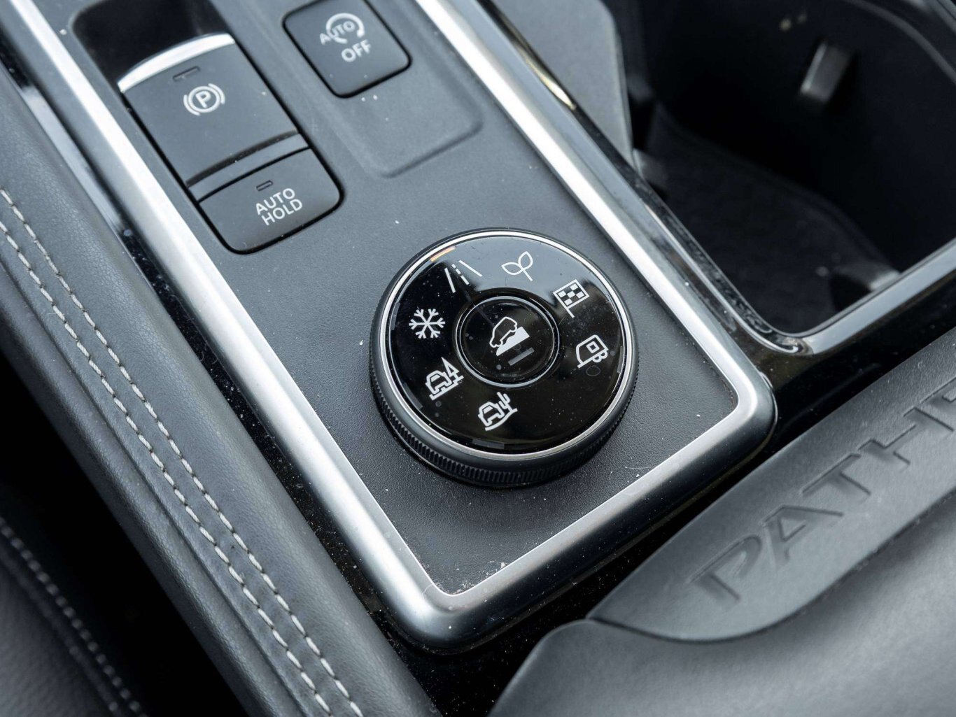 2024 Nissan Pathfinder PLATINUM SPECIAL FEATURE 7 PASSENGER LOADED