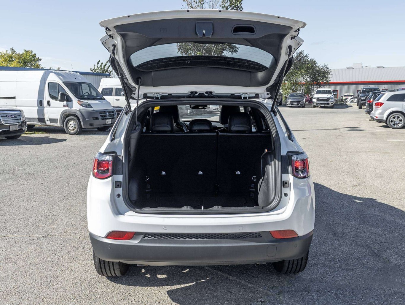 2026 Jeep Compass LIMITED BLIND SPOT POWER DOORS KEYLESS ENTRY