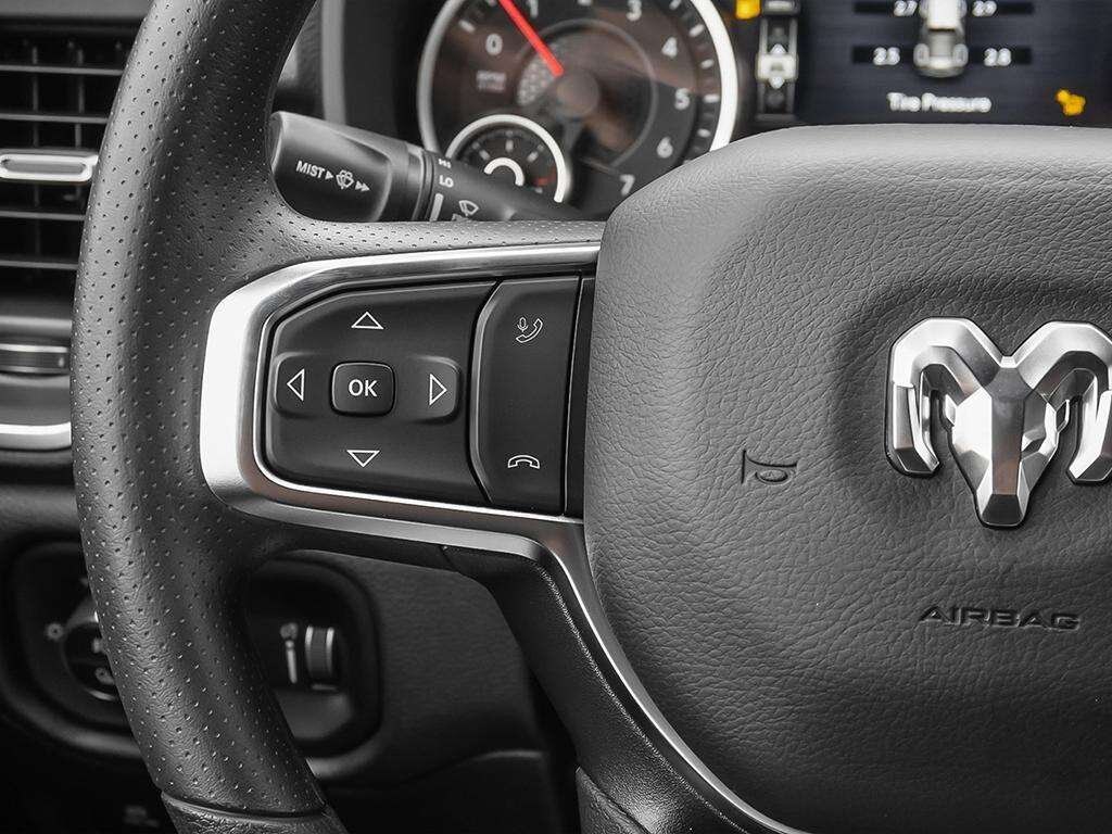 2026 Ram 1500 Express 4x4 Crew Cab 5'7 Box