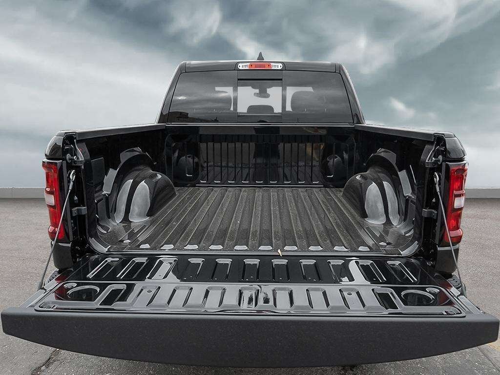 2026 Ram 1500 Express 4x4 Crew Cab 5'7 Box