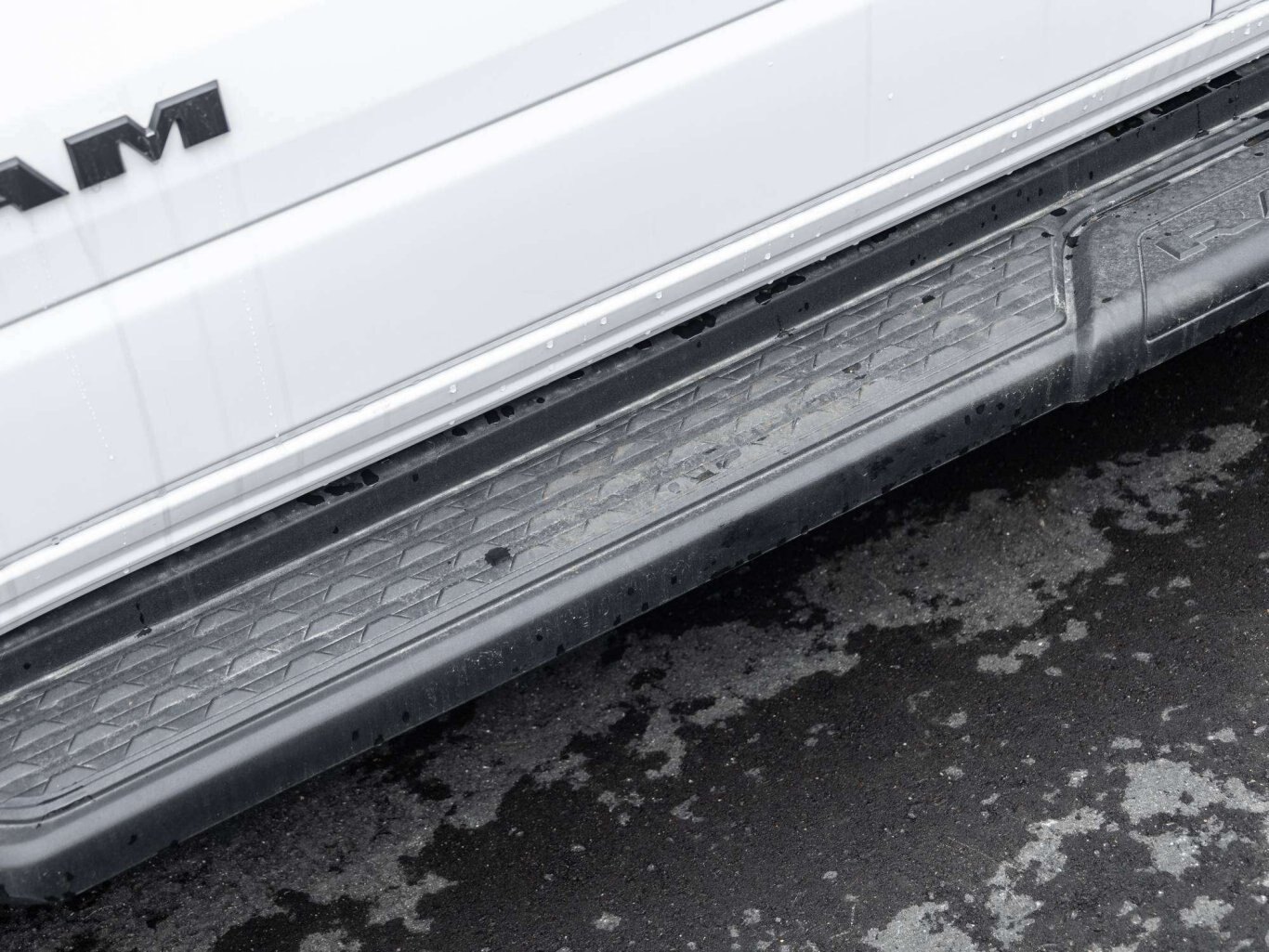 2026 Ram 1500 Express 4x4 Crew Cab 5'7 Box