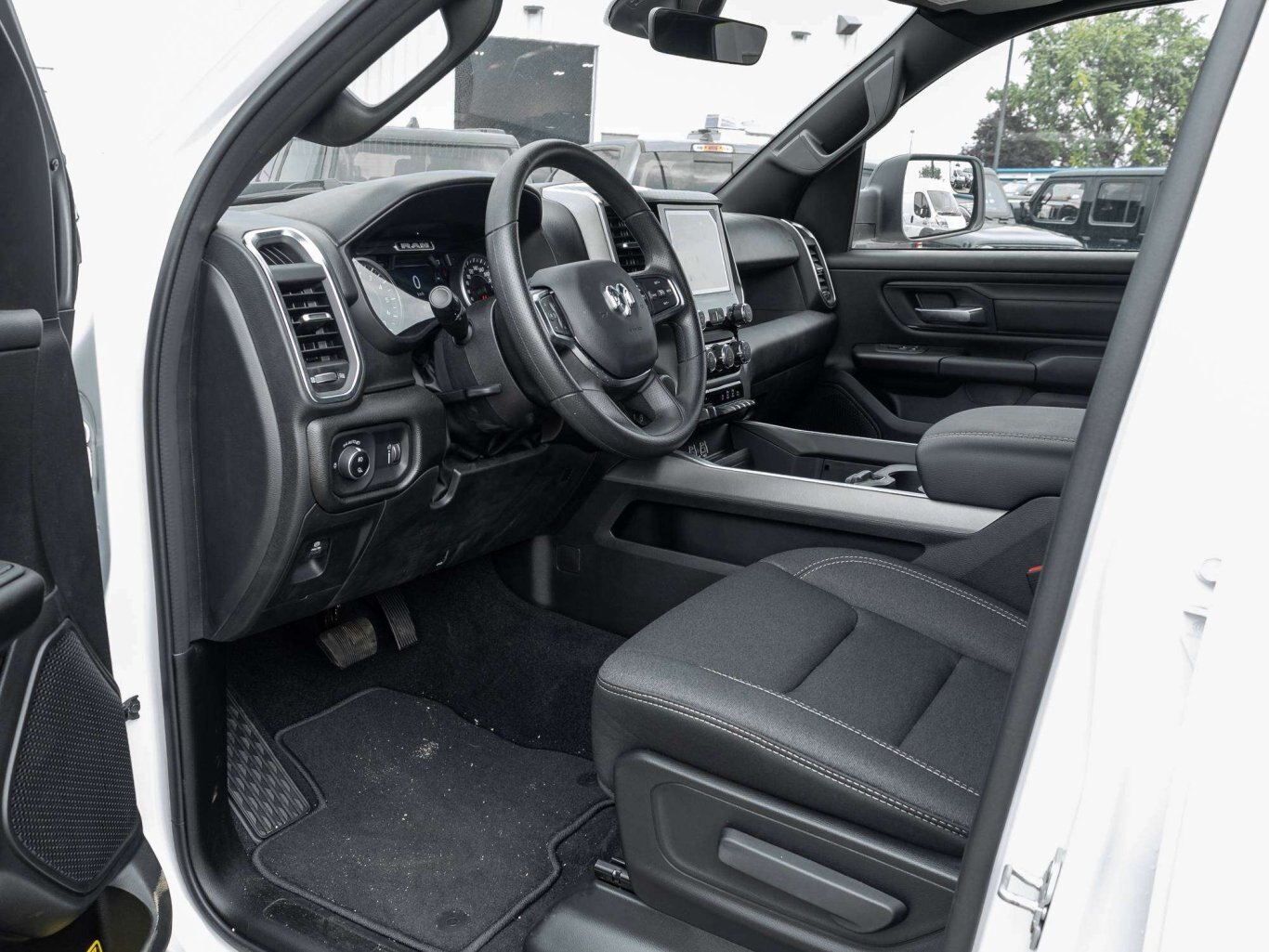 2026 Ram 1500 Express 4x4 Crew Cab 5'7 Box