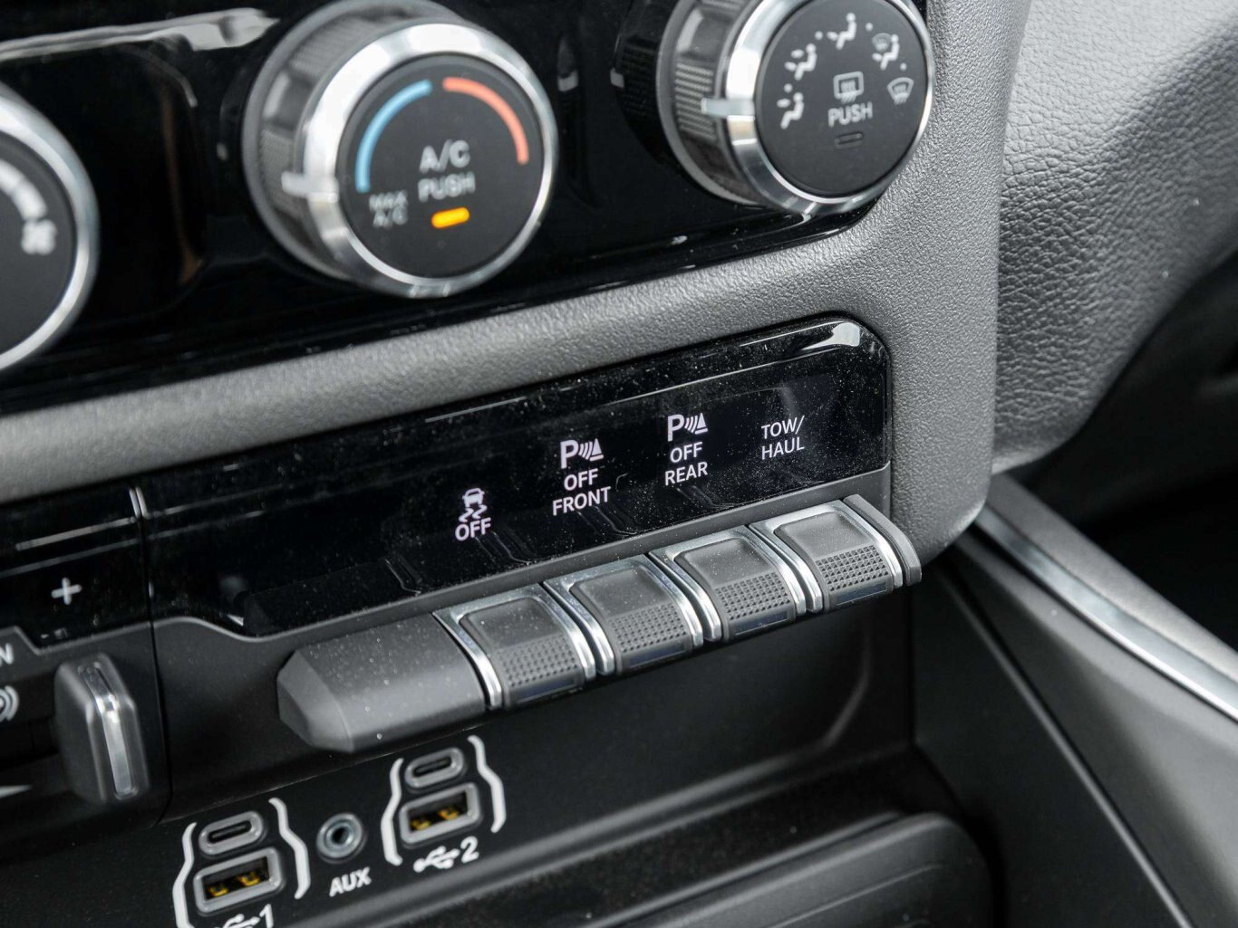 2026 Ram 1500 Express 4x4 Crew Cab 5'7 Box