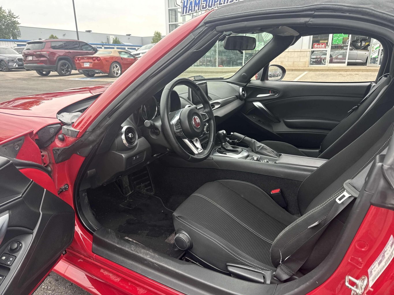 2017 FIAT 124 Spider SPECIAL FEATURE SAVE NOW LOW PAYMENTS LOW KM
