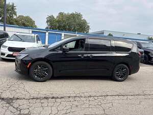 2027 Chrysler Pacifica S PKG POWER DOORS SPECIAL FEATURE LIKE NEW