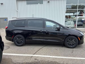 2027 Chrysler Pacifica S PKG POWER DOORS SPECIAL FEATURE LIKE NEW