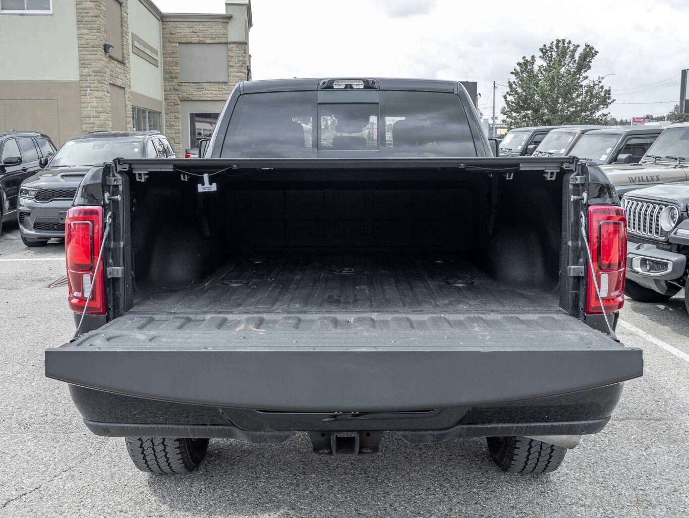 2025 Ram 2500 BIG HORN NIGHT PKG LV2 PKG 4X4 CLEAN TRUCK