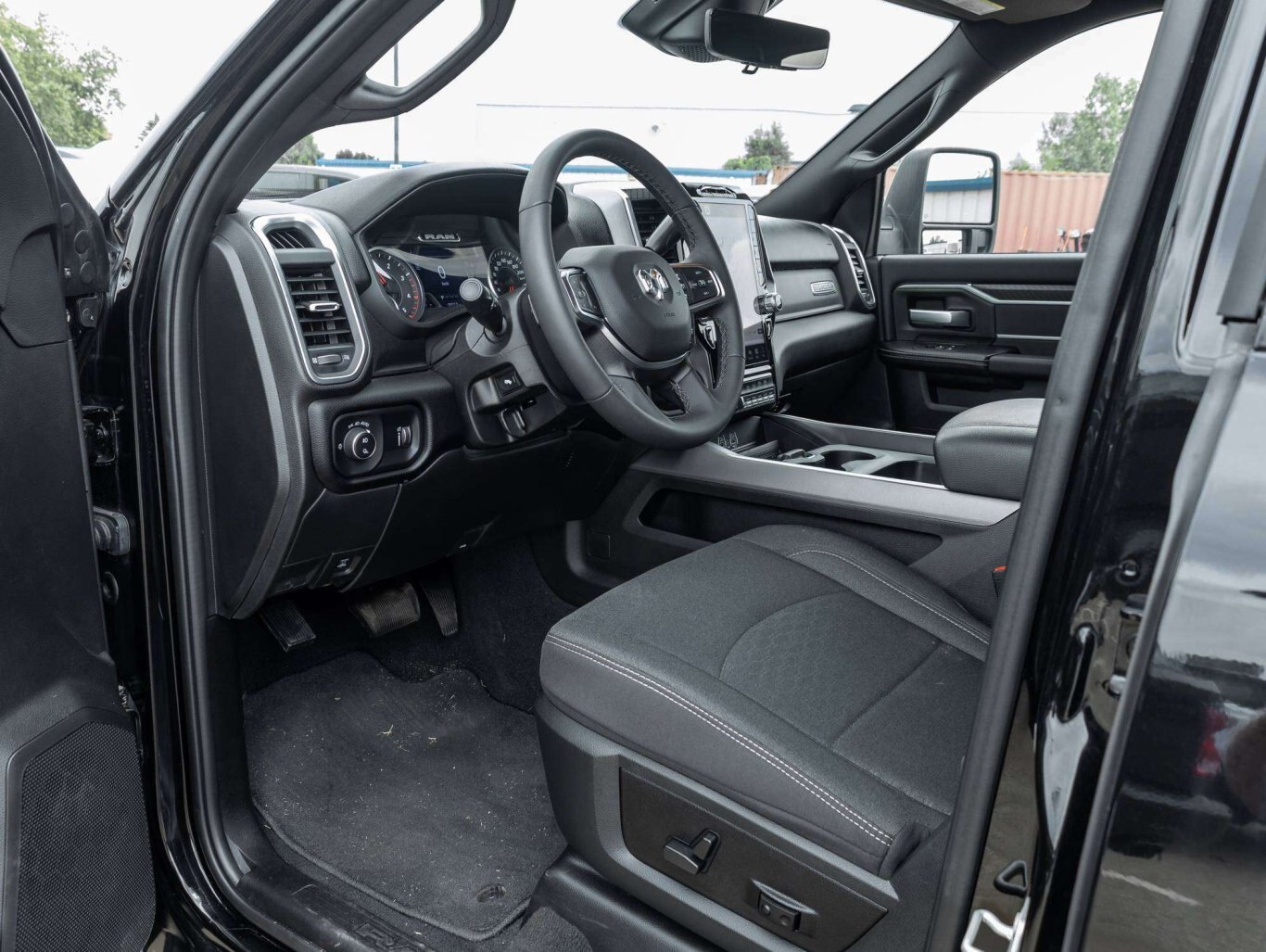 2025 Ram 2500 BIG HORN NIGHT PKG LV2 PKG 4X4 CLEAN TRUCK