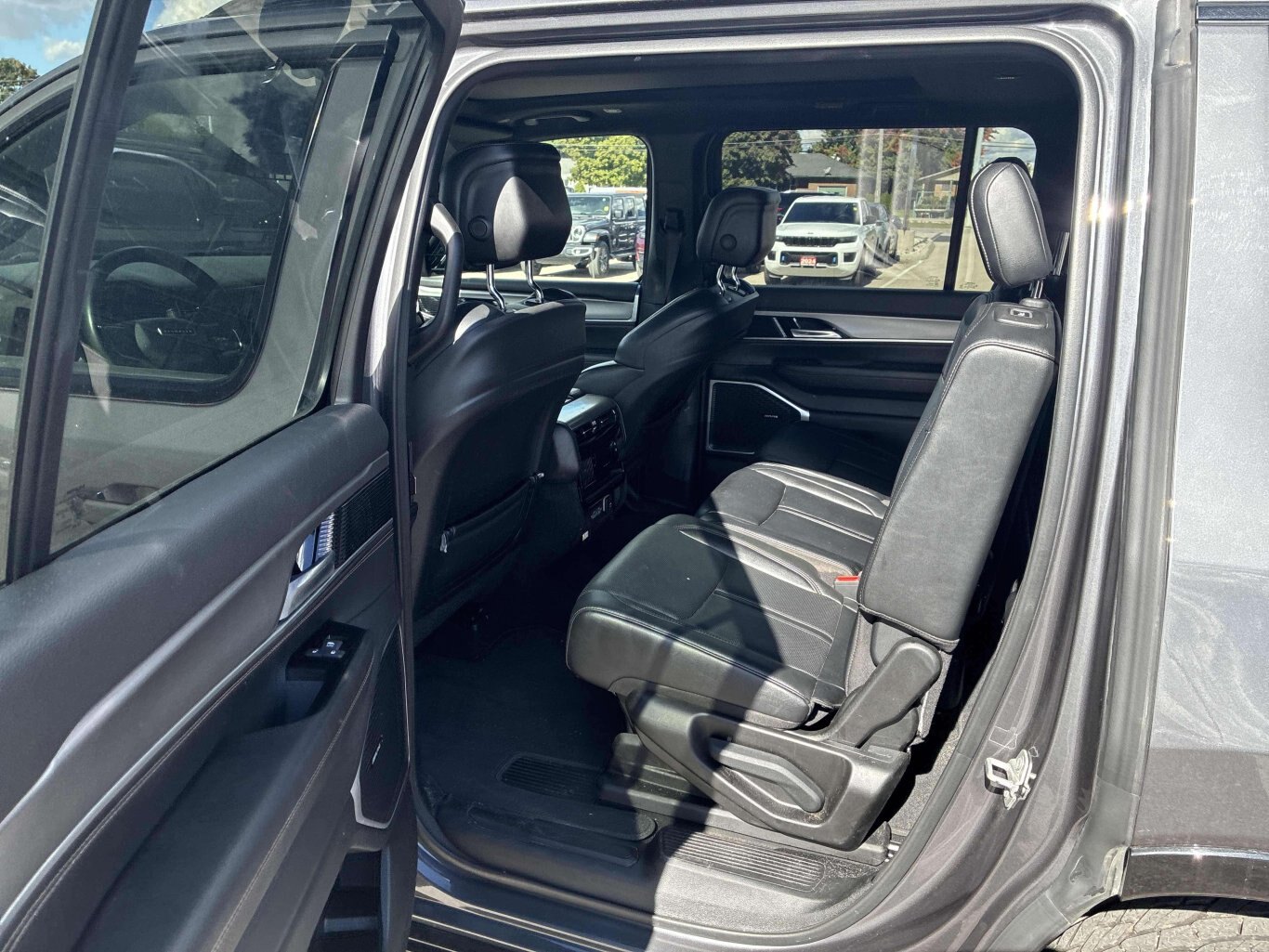 2024 Jeep Wagoneer SERIES 2 CARBIDE ALPINE PANO ADAPTIVE