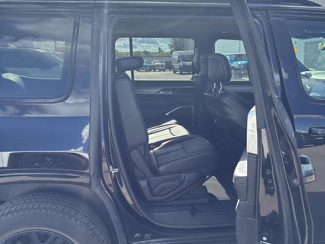 2024 Jeep Wagoneer SERIES 2 CARBIDE BLIND SPOT PANO CAR PLAY