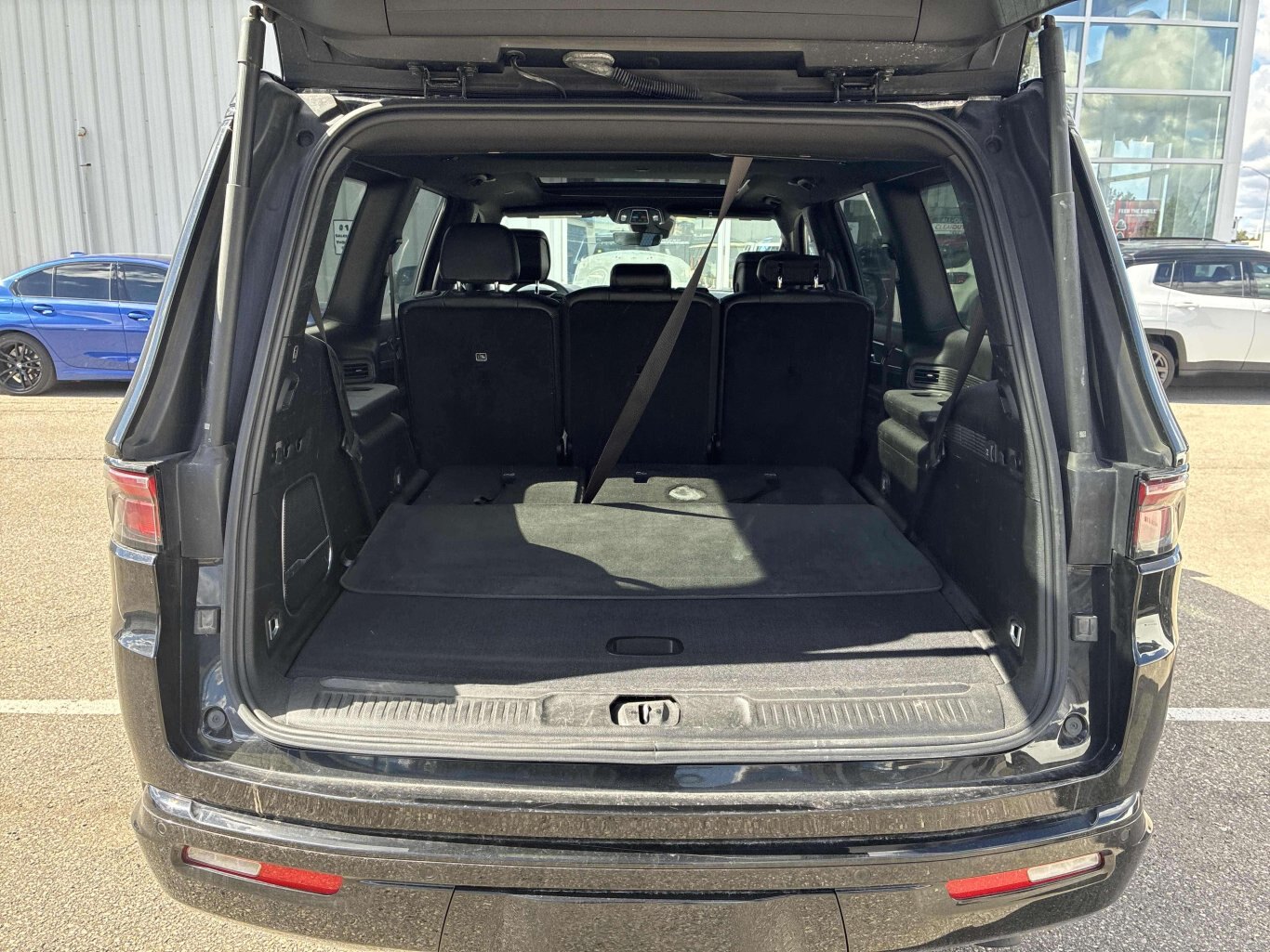2024 Jeep Wagoneer SERIES 2 CARBIDE BLIND SPOT PANO CAR PLAY
