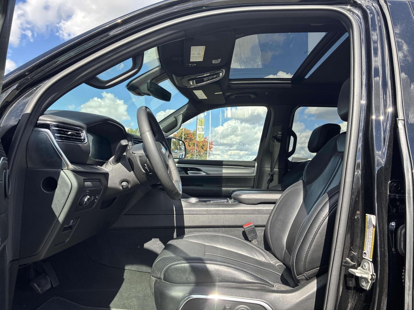 2024 Jeep Wagoneer SERIES 2 CARBIDE BLIND SPOT PANO CAR PLAY