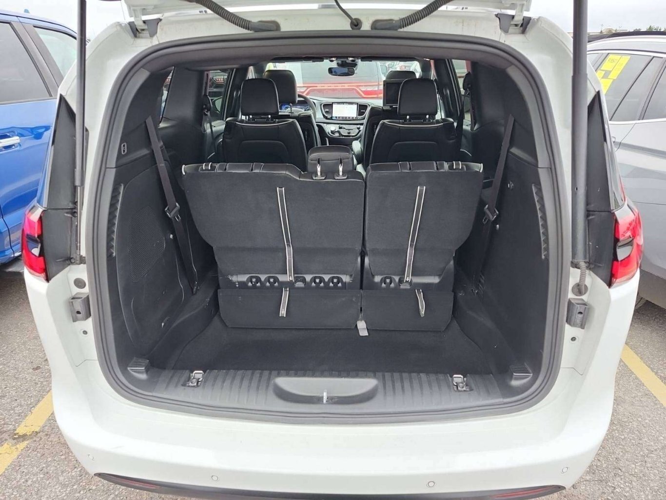 2026 Chrysler Pacifica LIMITED S PKG PANO ROOF 2 DVDS H/K AUDIO