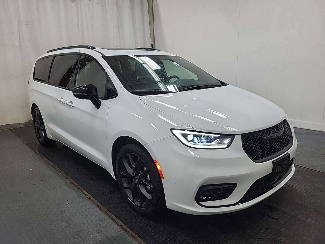 2026 Chrysler Pacifica LIMITED S PKG PANO ROOF 2 DVDS H/K AUDIO