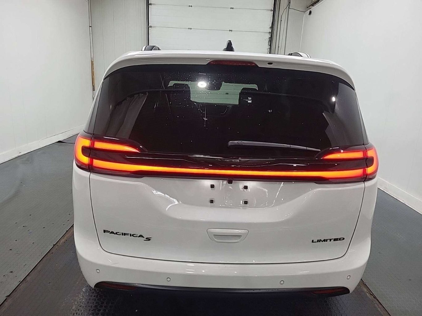 2026 Chrysler Pacifica LIMITED S PKG PANO ROOF 2 DVDS H/K AUDIO