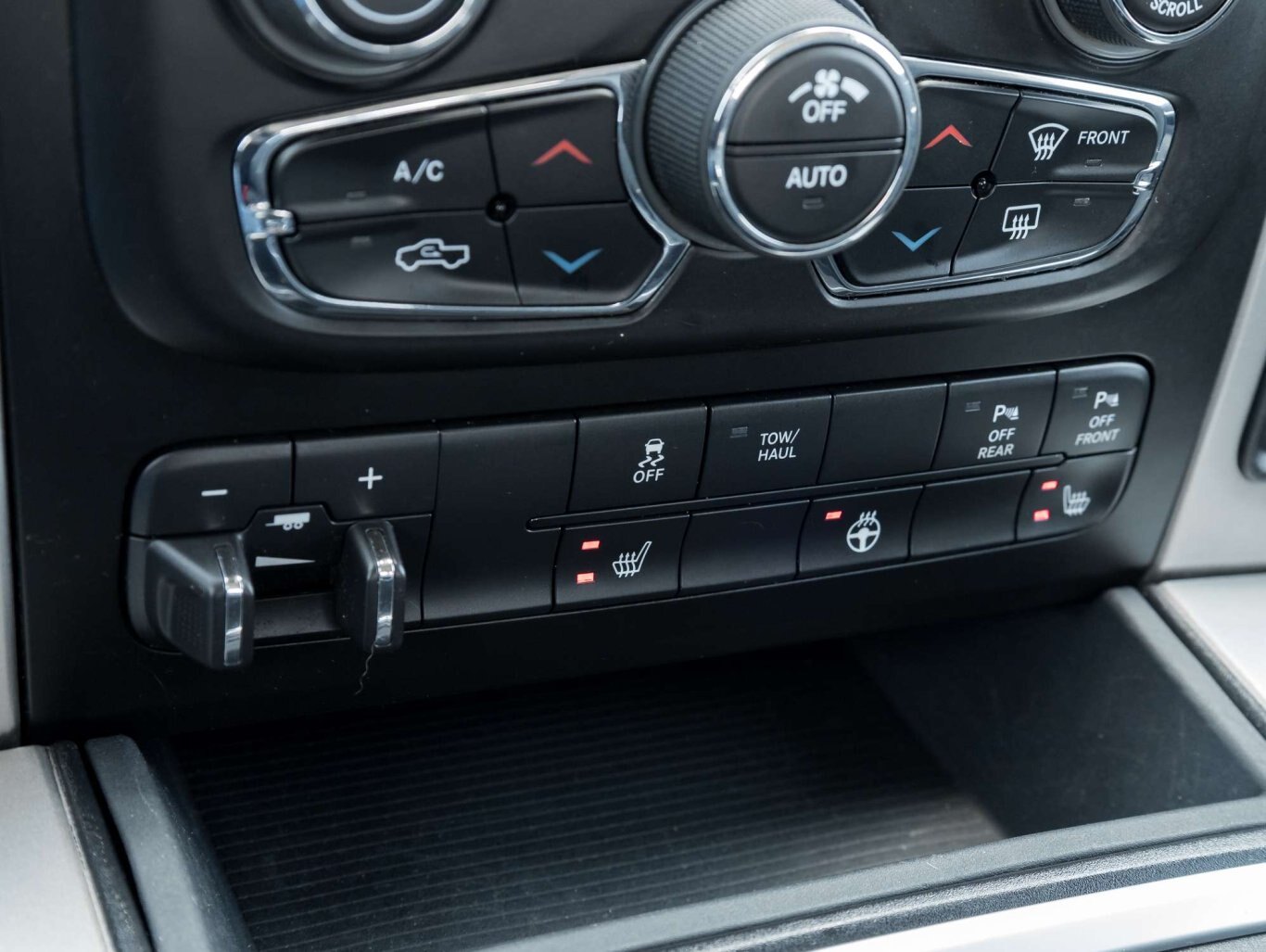 2018 Ram 1500 ECO DIESEL LOADED CHROME PKG LOW PAYMENTS