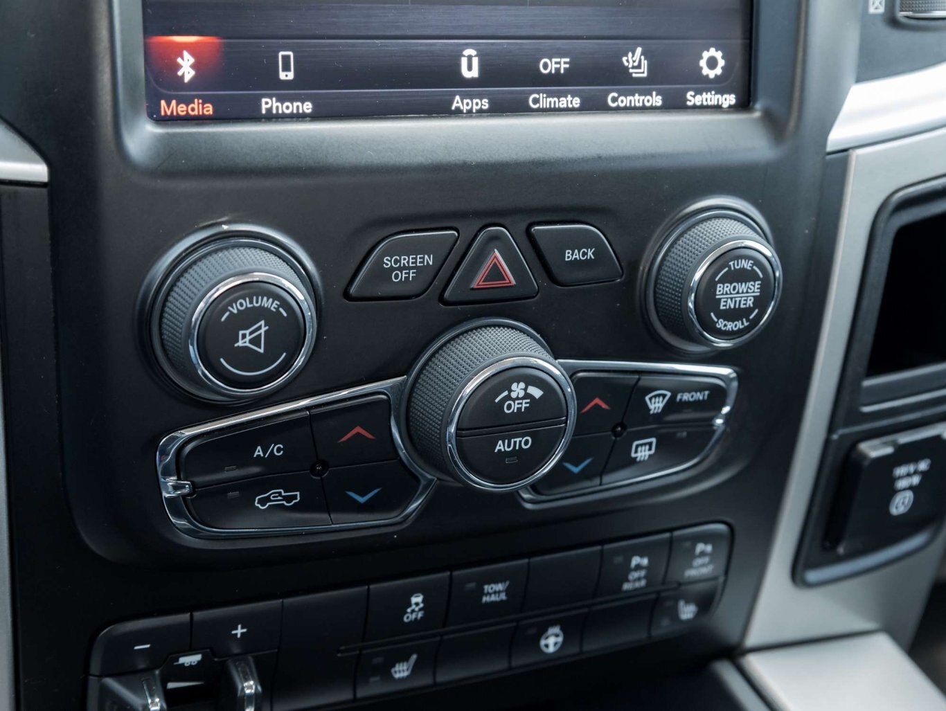 2018 Ram 1500 ECO DIESEL LOADED CHROME PKG LOW PAYMENTS