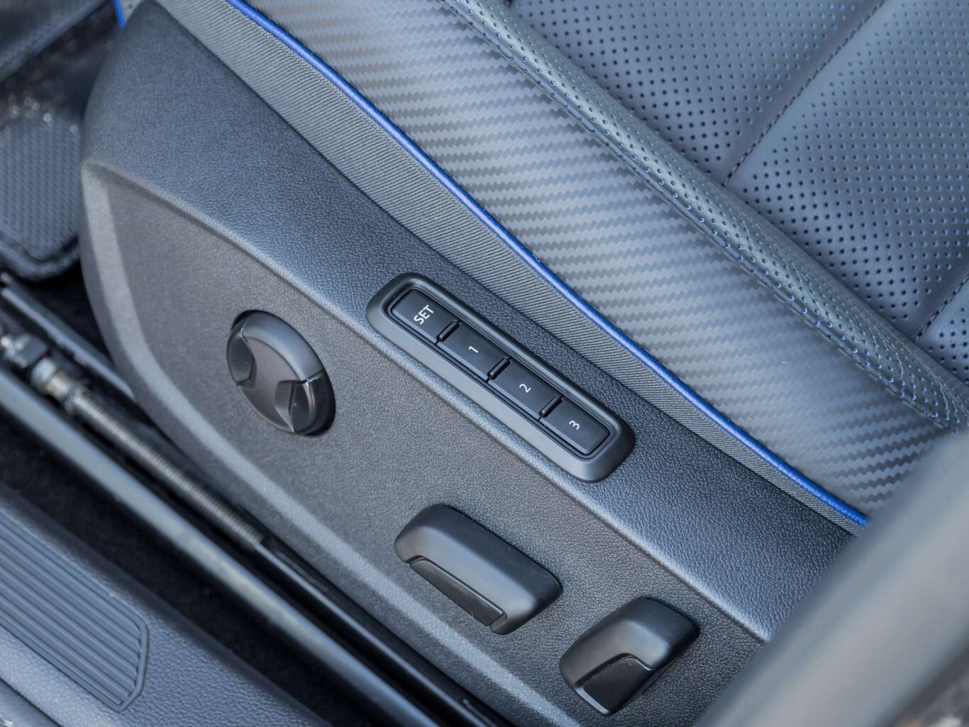 2024 Volkswagen Golf R GOLF R H/K AUDIO CAR PLAY LOW KMS