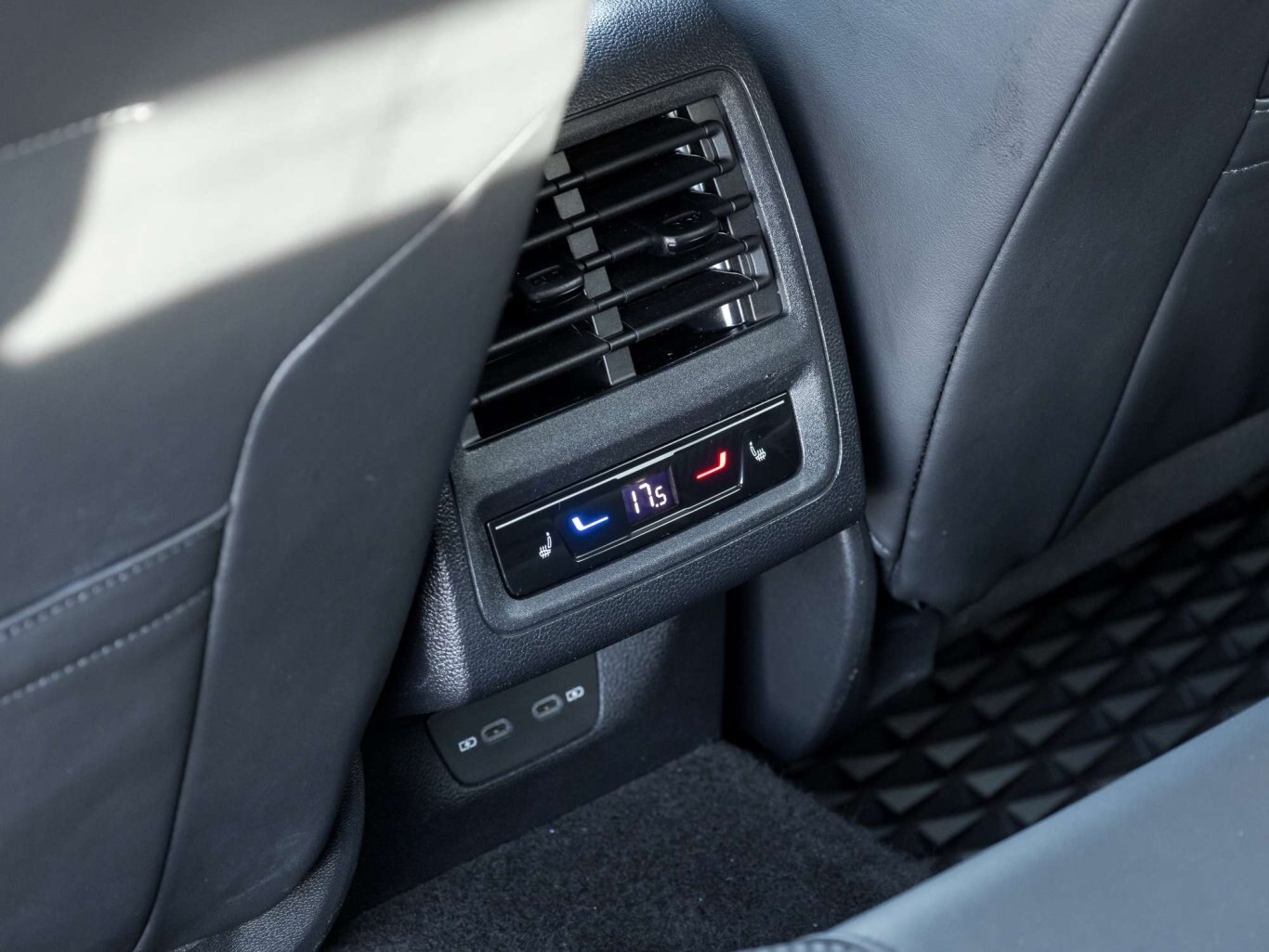 2024 Volkswagen Golf R GOLF R H/K AUDIO CAR PLAY LOW KMS
