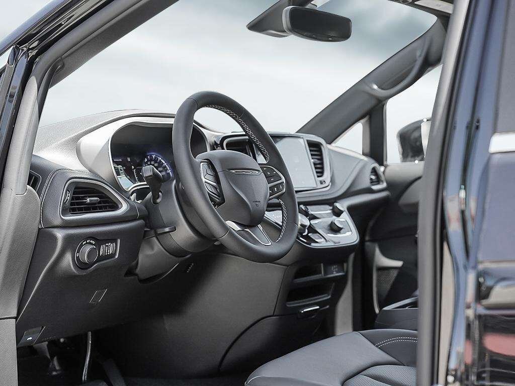 2027 Chrysler Pacifica Select