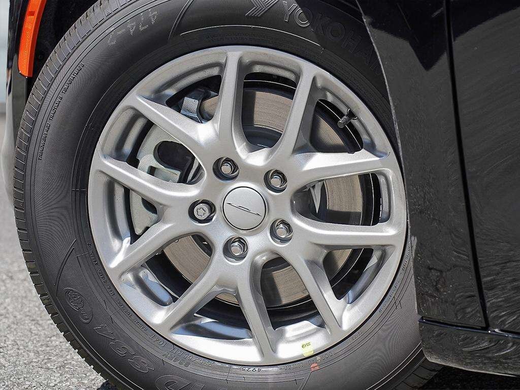 2027 Chrysler Pacifica Select