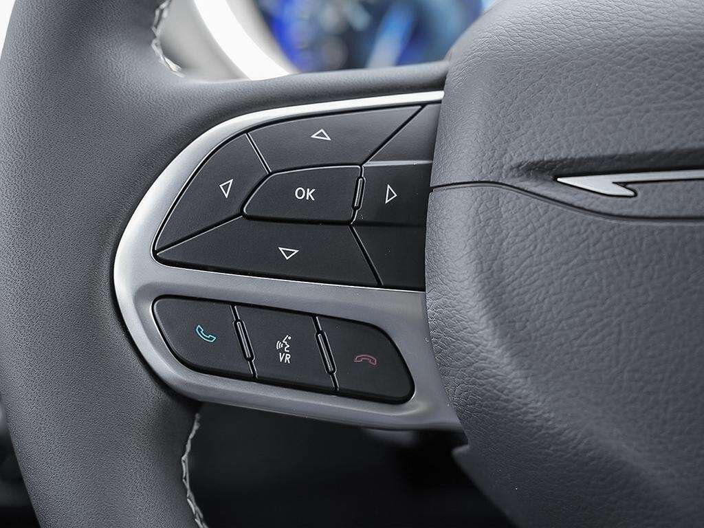 2027 Chrysler Pacifica Select